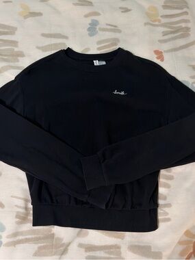 Black crewneck sweatshirt